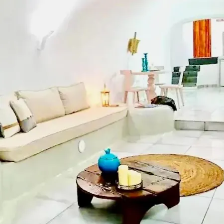 Holiday home Chic In Santorini Serenity And Style By The Sea